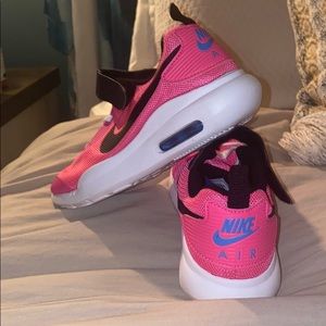 Girl’s Pink/Black Nike Air size 1